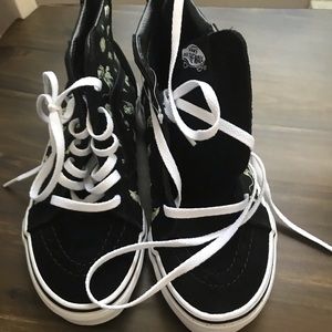 Vans (Glow in the Dark) Size 2Y